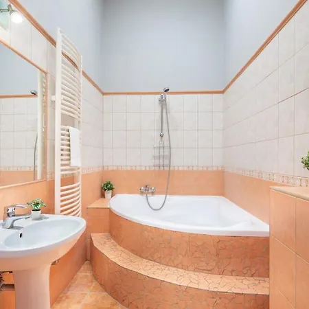 Sleek Warm Design Retreat * Budapest