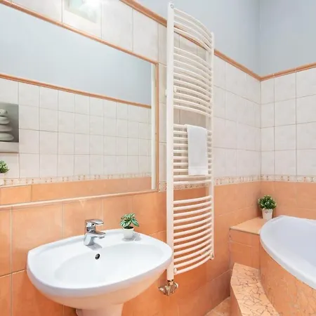 Sleek Warm Design Retreat Lejlighed *